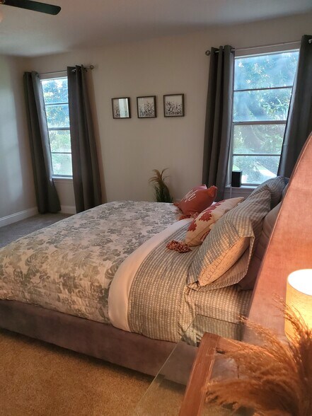 Building Photo - 1161 Lake Ave