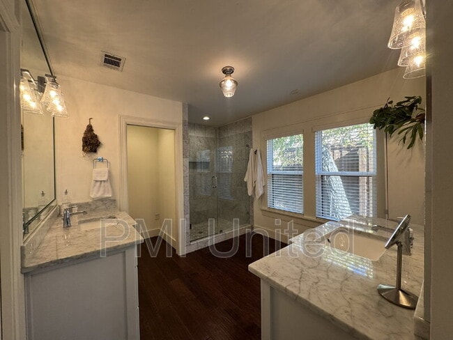 Building Photo - 4057 W 7th St