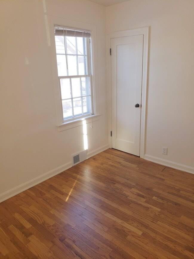 Building Photo - 302 Miles Ave