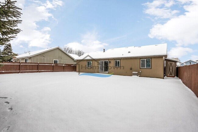 Building Photo - Sweet 2 Bed 1 Bath House with a Fenced Yard in Post Falls!