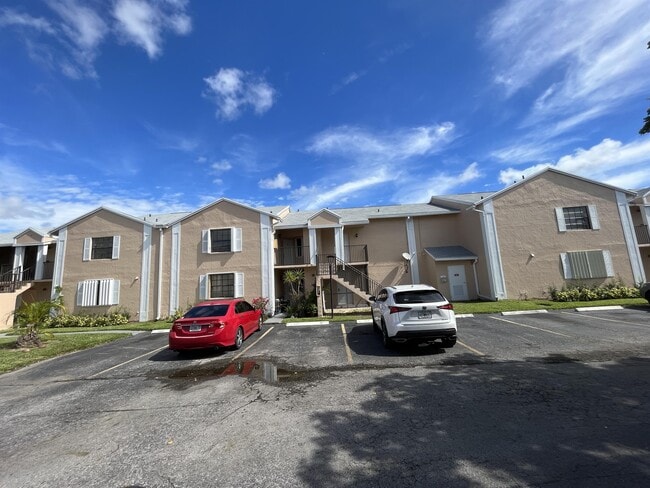 Building Photo - 1017 Washington Cir