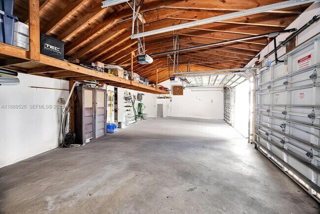 Building Photo - 940 Sevilla Ave