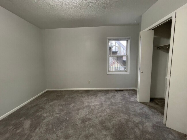 Building Photo - 1409 W Jackson St