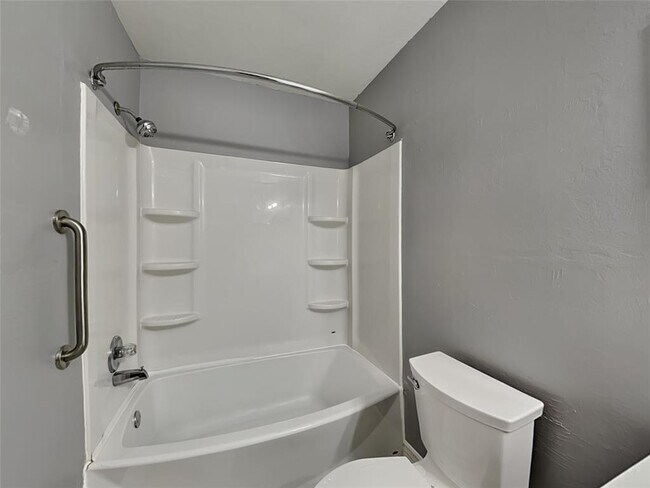 Building Photo - 8213 NW 84th St