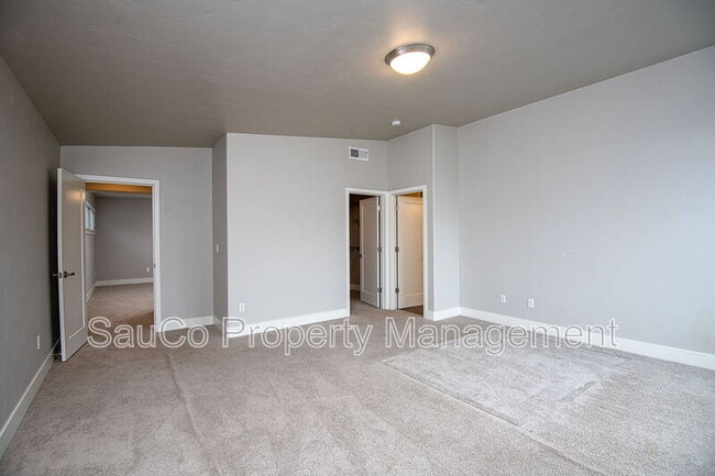 Building Photo - 13227 SW Maxfield Ln