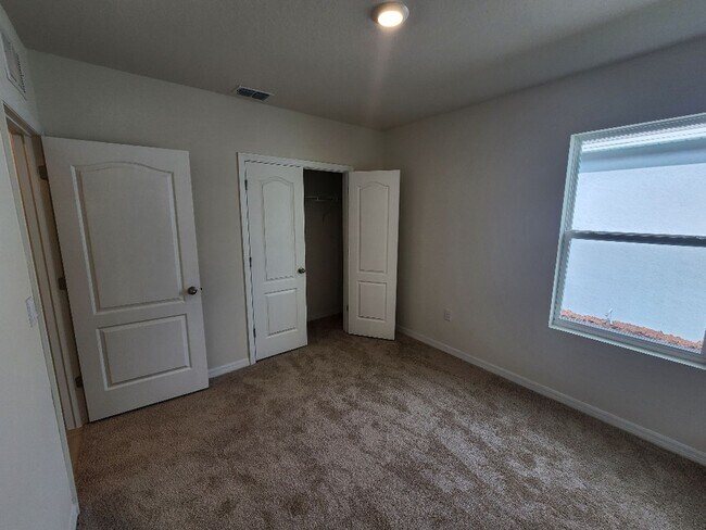 Building Photo - New 3/2/2 Venetian Bay