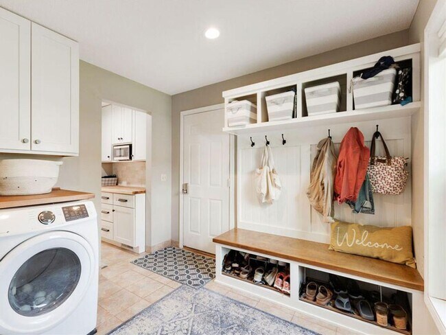 Building Photo - *Short term lease!* Spacious Like-New 2-Story with Office, Fireplace, Sunroom, Gourmet Kitchen & ...