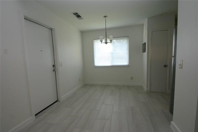 Building Photo - 7209 Shadywood Dr