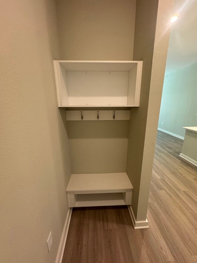 Building Photo - 1000 Persimmon Dr