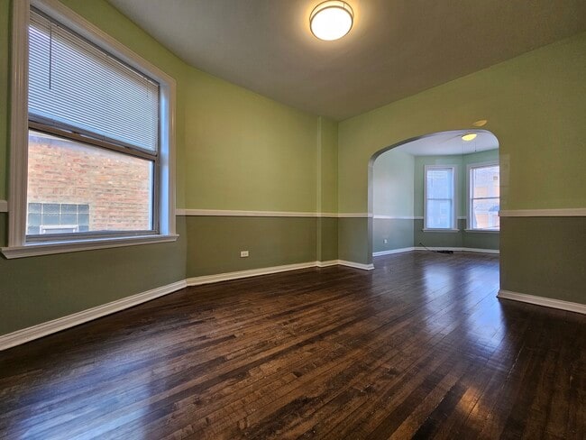 Building Photo - 639 N St Louis Ave