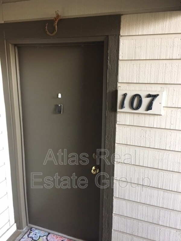 Building Photo - 459 Wright St