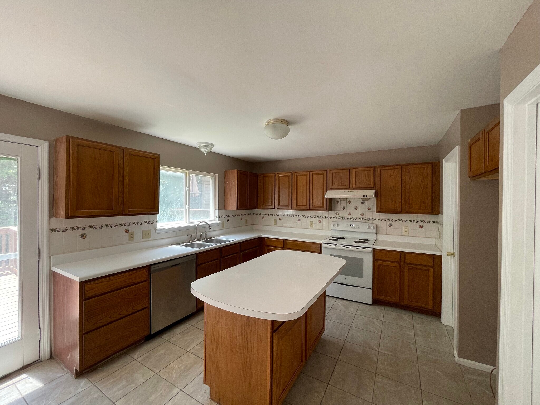 Building Photo - 636 Canary Estates Dr