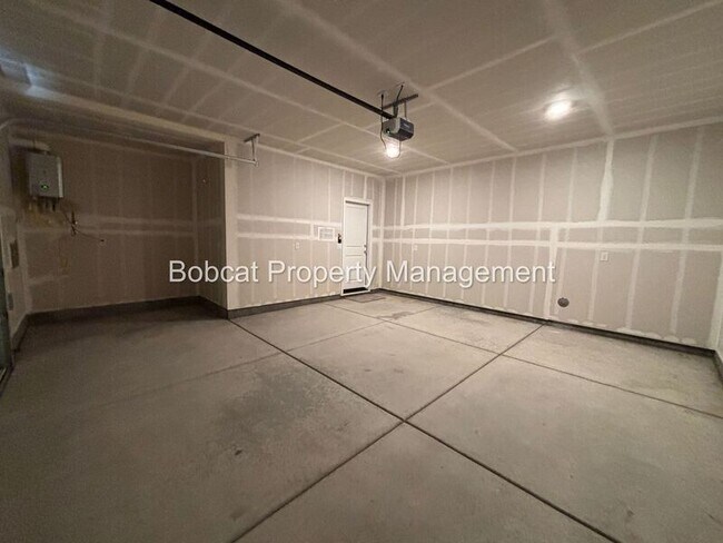 Building Photo - 839 Centerville St
