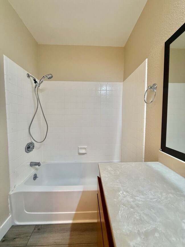 Building Photo - 2BD/2BA Condo in Gated Community | Private Balcony | Updated Interior - Santa Clara