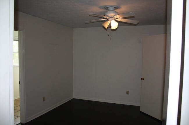 Building Photo - E 11th Tri-Plex