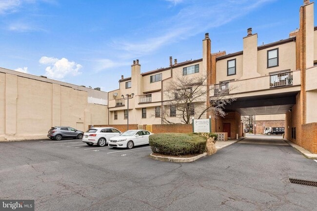 Building Photo - 228 N 22nd St