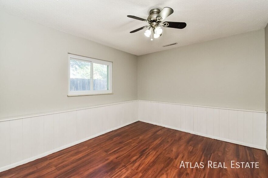 Building Photo - 4319 Moonbeam Dr
