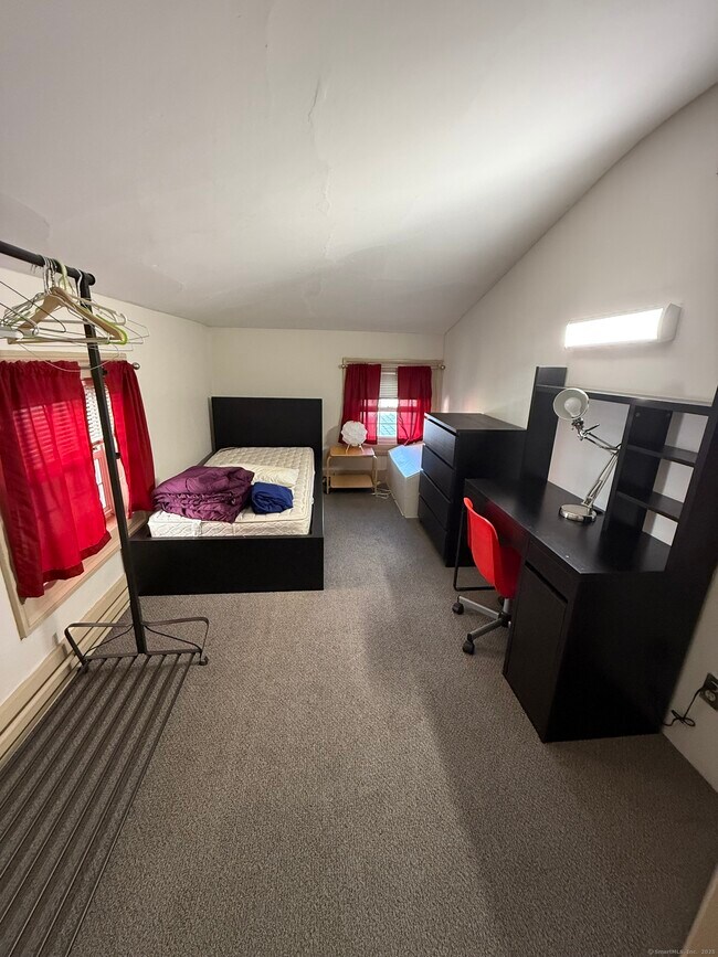 Building Photo - 389 Orange St