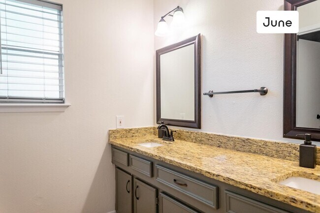 Building Photo - ROOM ONLY in 4-bed/2.0-bath Home