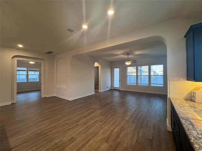 Building Photo - 3804 Sandhill Crane Dr