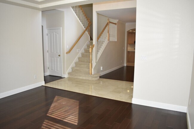 Building Photo - 630 Rogers Cir
