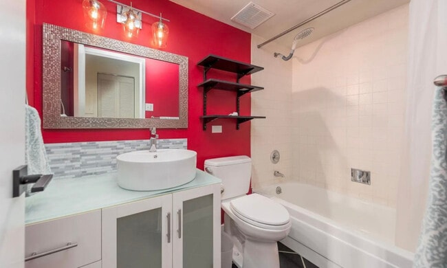 Building Photo - 550 E 12th Ave