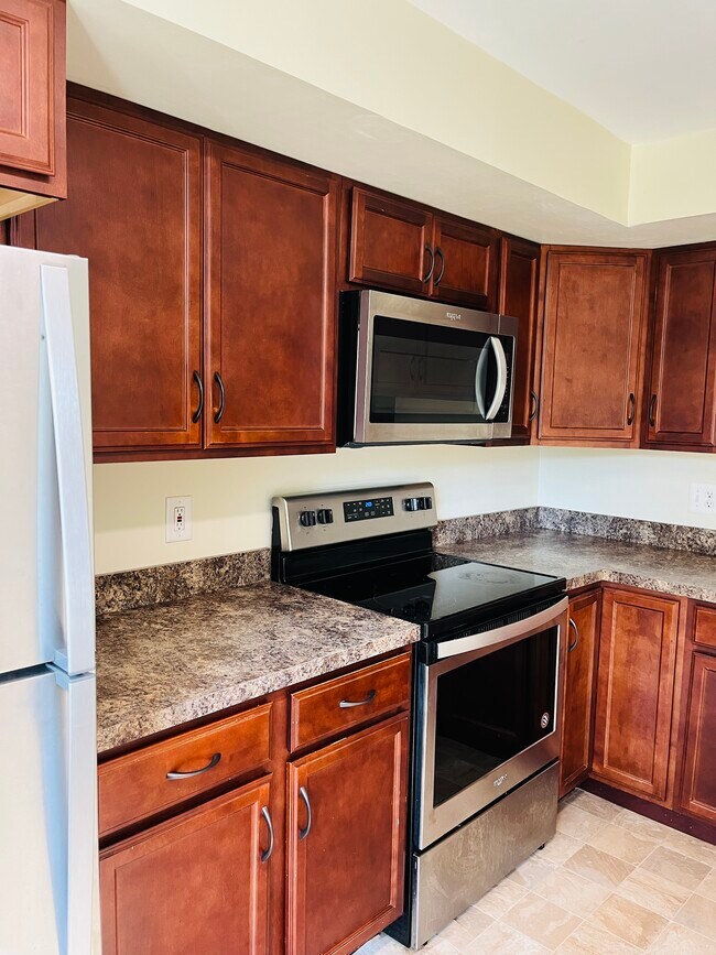 Building Photo - 2 Wimbledon Ln