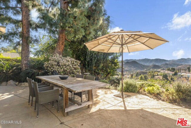 Building Photo - 987 Brookview Ave