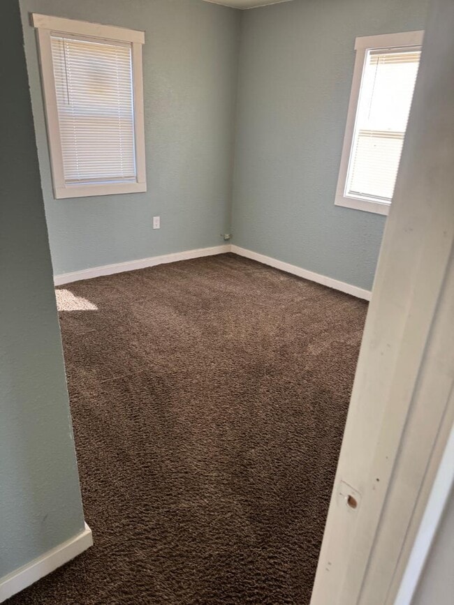 Building Photo - 3432 SE Bryant St