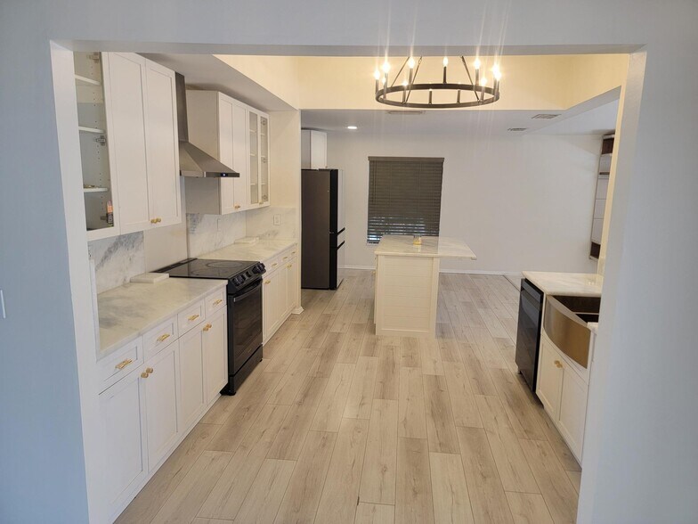 Building Photo - 9082 Cavatina Pl