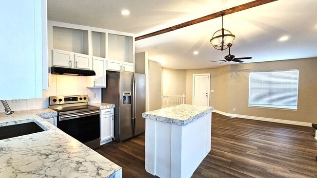 Building Photo - Beautiful Three Bedroom, Three Bathroom