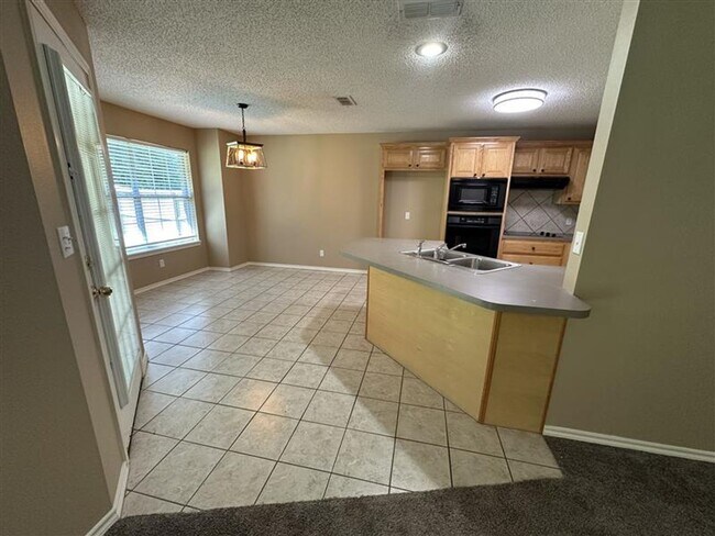 Building Photo - 2305 Haverhill Dr