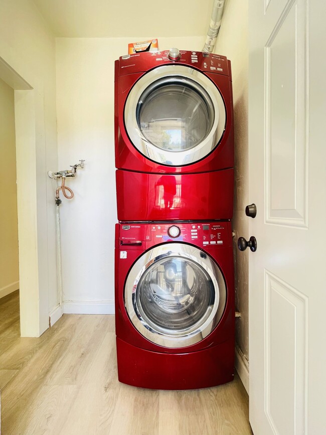 Building Photo - 3990 4th St