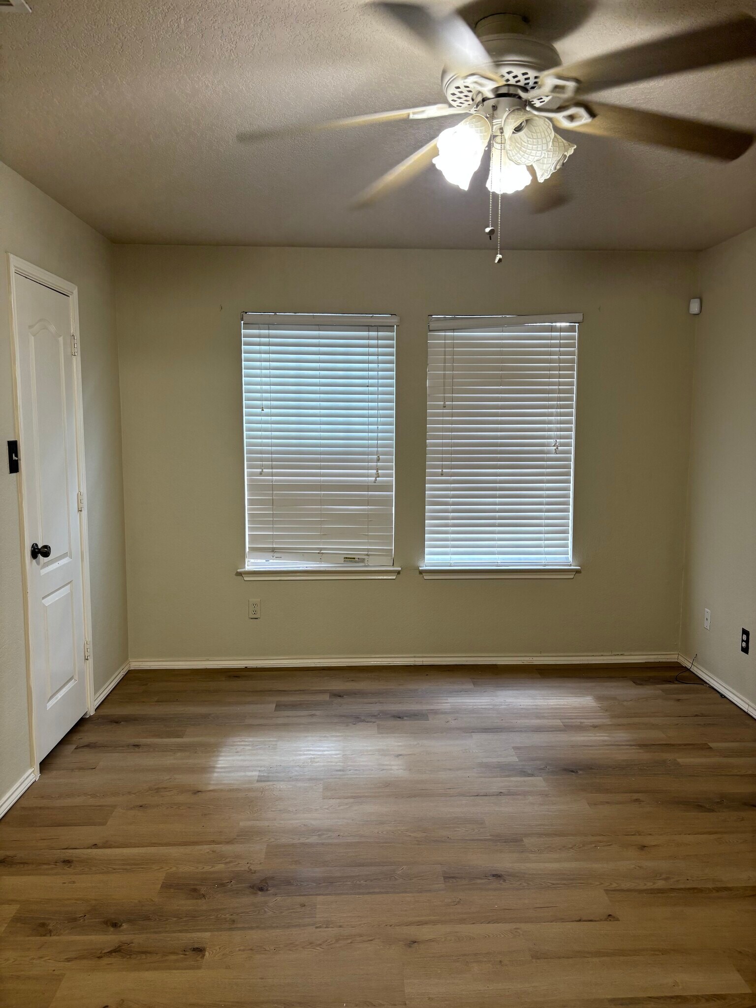Building Photo - 1427 Range Fld