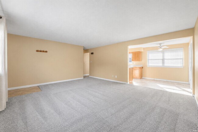 Building Photo - 2221 Graham Dr