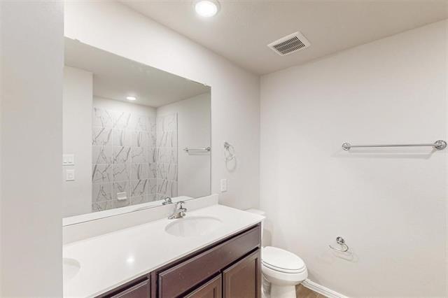 Building Photo - 14162 Birch Farm Dr