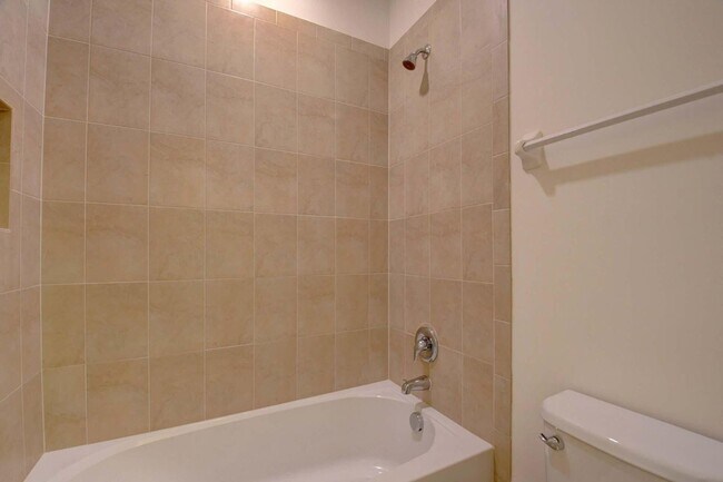 Building Photo - 8834 Willow Cove Ln