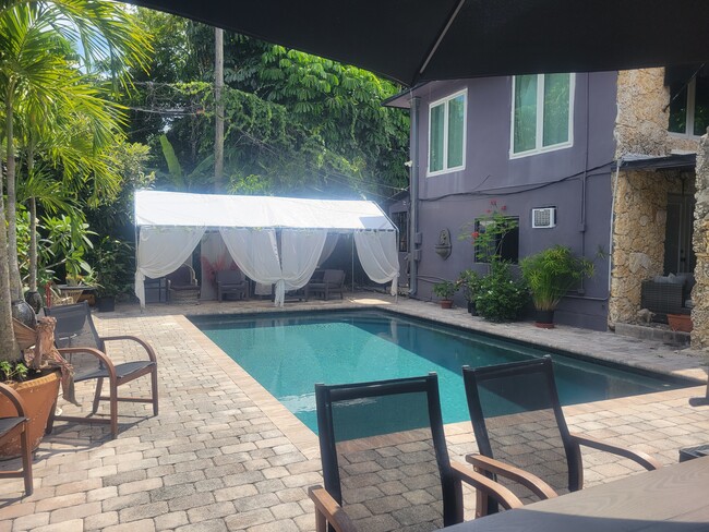 pool and cabana - 3600 N Bay Homes Dr