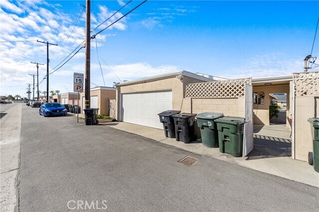 Building Photo - 5932 Santa Barbara Ave