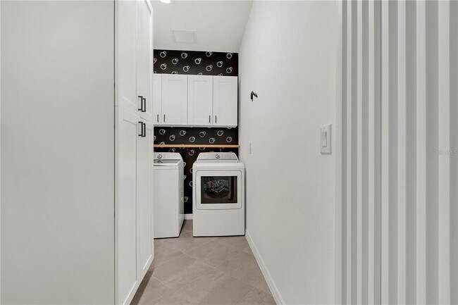 Building Photo - 15991 Sugar Hl Dr