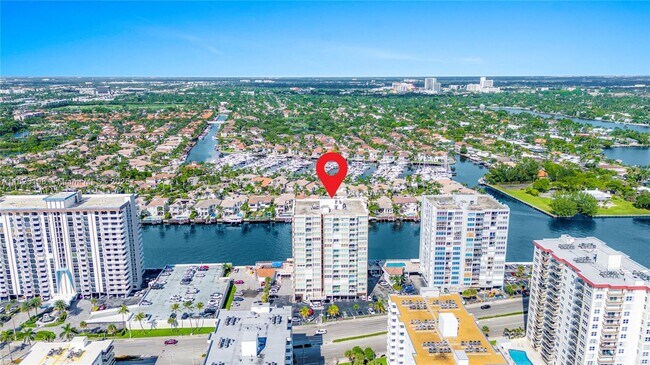 Building Photo - 1410 S Ocean Dr
