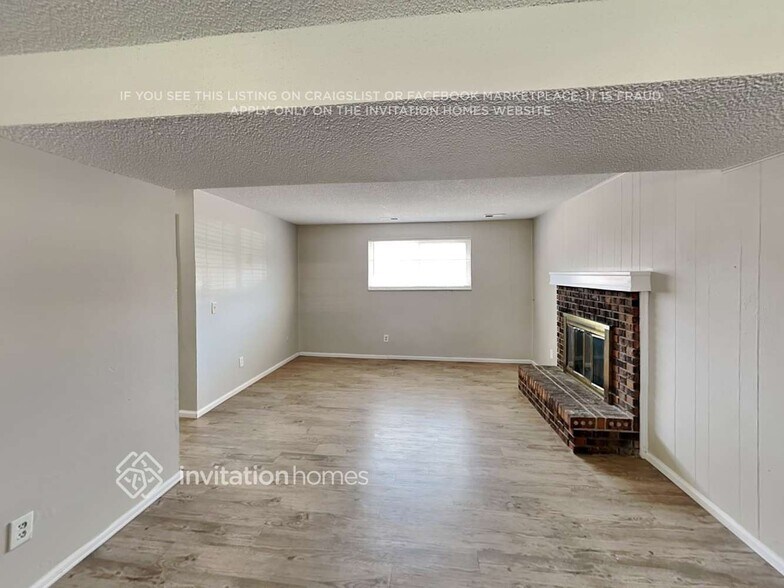 Building Photo - 1534 S Fraser Way