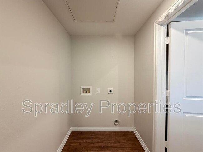 Building Photo - 1124 W Ave O