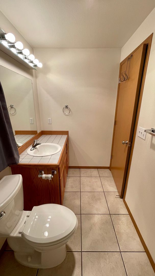 Building Photo - Large 2 Bedroom 2.5 Bath Home With Fenced Yard & Wrap Around Deck in Clearwood Community! Lake, T...
