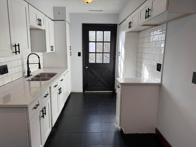 Building Photo - 293 E Whittier St