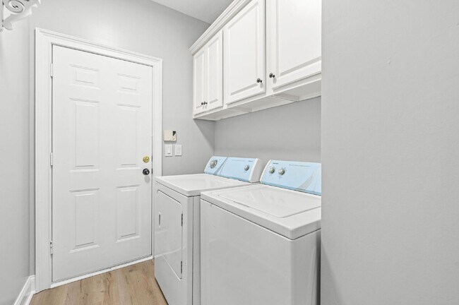 Building Photo - 2173 Foxboro Ln