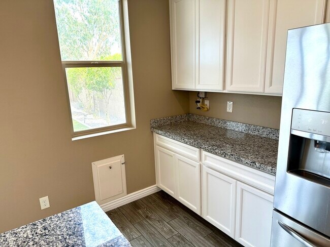 Building Photo - Stunning Southern Enclave