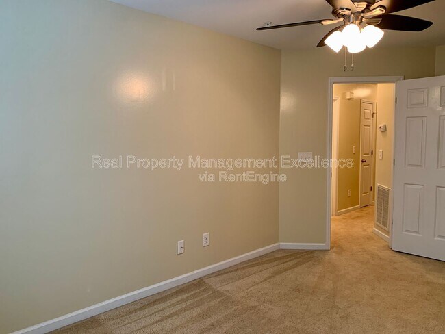 Building Photo - 300 Coalinga Lane