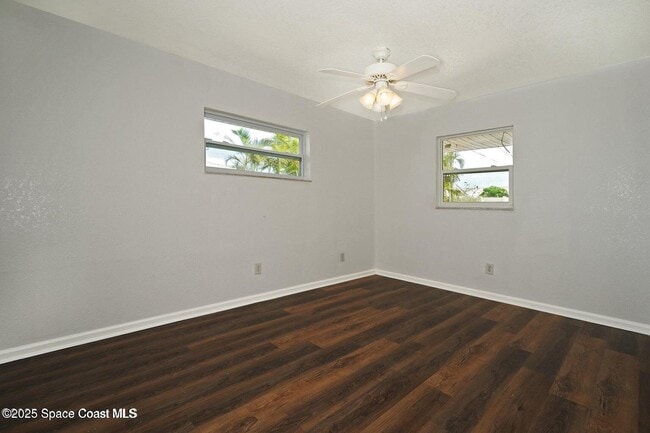 Building Photo - 765 Palm Dr