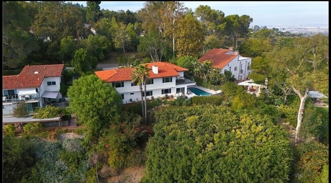 Building Photo - Resort-Style Living with Pool & Iconic Coastal Views